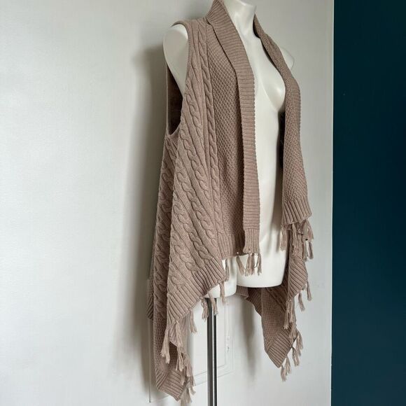 Matilda Jane Cable Knit Fringe Tassel vest shawl - Picture 8 of 9